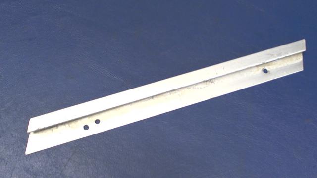 79246-09 Piper - RETAINER - Front RH