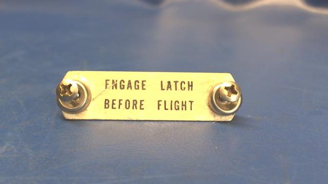68555-05 Piper - PLACARD - Door Lock Engage Latch Before Flight