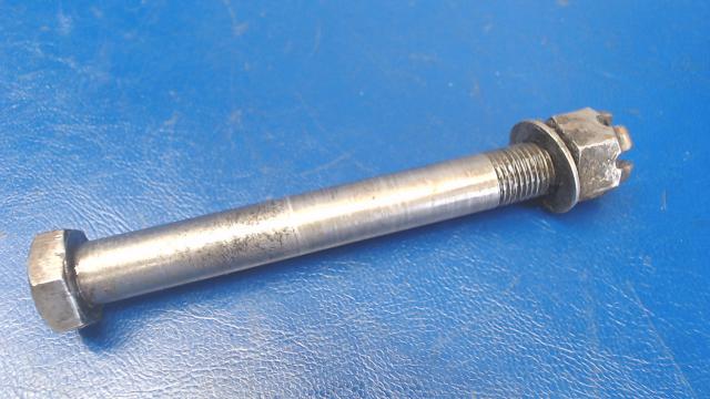402 530 Piper - BOLT- NOSE GEAR (AN17840)