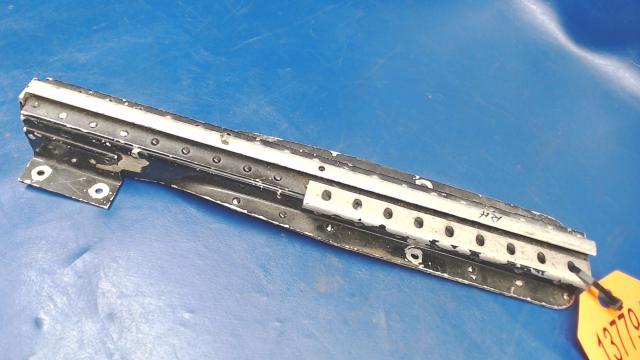 0812987-6 Cessna - Track-LH Center Seat Outboard