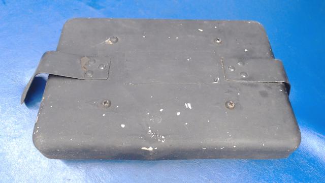 0413307-21 Cessna - LID-BATTERY BOX
