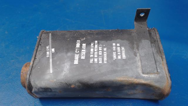 18290-00 Piper - RESERVOIR - Brake cylinder (Dented on side - See photos)