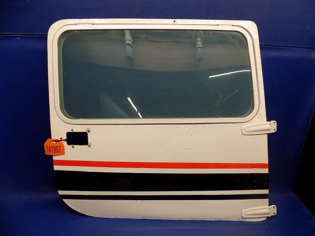 0413033-204 Cessna - DOOR RH (TINTED)