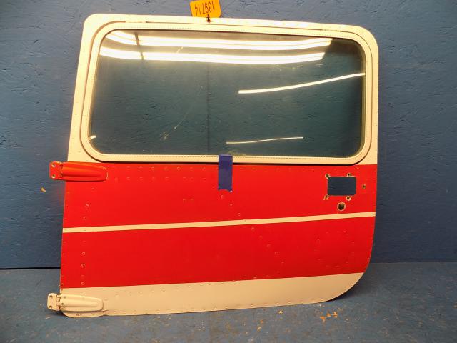 0413033-205 Cessna - DOOR LH (TINTED)