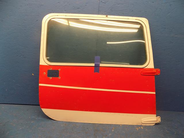 0413033-204 Cessna - DOOR RH (TINTED)