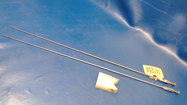 V-Pole Cessna - Omni - Receiving Antenna (Block cracked - See photos)