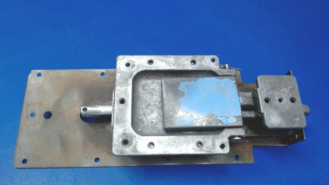 0413387-4 Cessna - Latch - RH Cabin Door