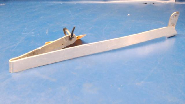 0514131-7 Cessna - RETAINER-SEAT BELT LH