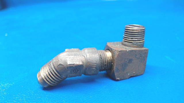 63901-00 Piper - Elbow - Oil Pressure