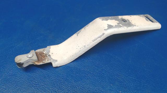 0426209-1 Cessna - CATCH - CABIN DOOR End has been modified