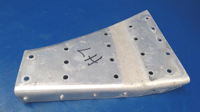 0513282-9 Cessna - BRACKET - DOORPOST AFT LH