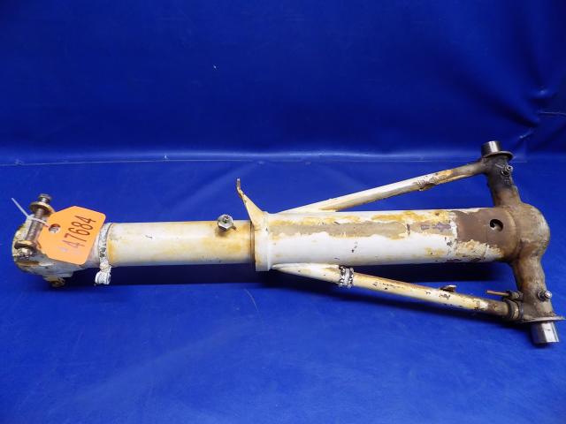 0842000-72 Cessna - TRUNION ASSY-SHOCK STRUT