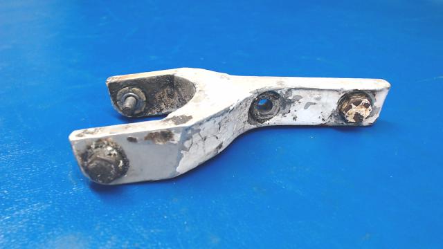 1743024-1 Cessna - FORK SHIMMY DAMPENER SUPPORT