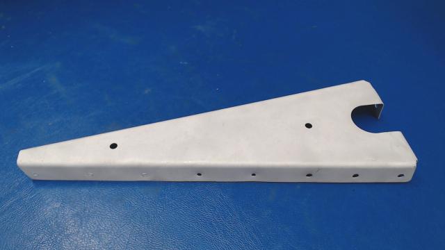 63544-00 Piper - RIB - Rudder root bottom (cracked)