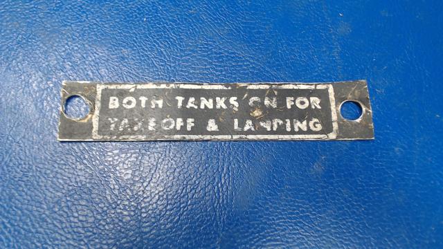 0511168 Cessna - PLACARD- Both Tanks On