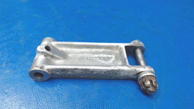 35-825035 Beechcraft - LINK-NOSE GEAR (less fitting)