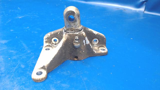 95643-08 Piper - BRACKET - Main gear truss left (5/8 O.D stud)
