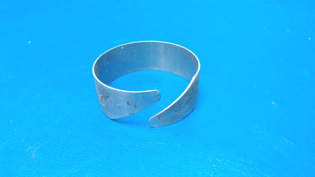 49989-09 Piper - STRAP - Tube clamp