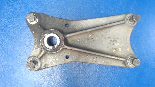 40288-00 Piper - TRUNNION ASSEMBLY - Landing gear aft