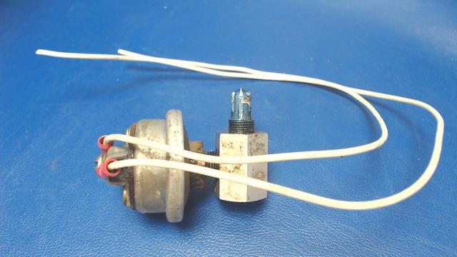 S1711-1 Cessna - Switch - Oil Pressure