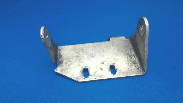 453 452 Piper - Bracket - Brush Block Mounting (4E2032)