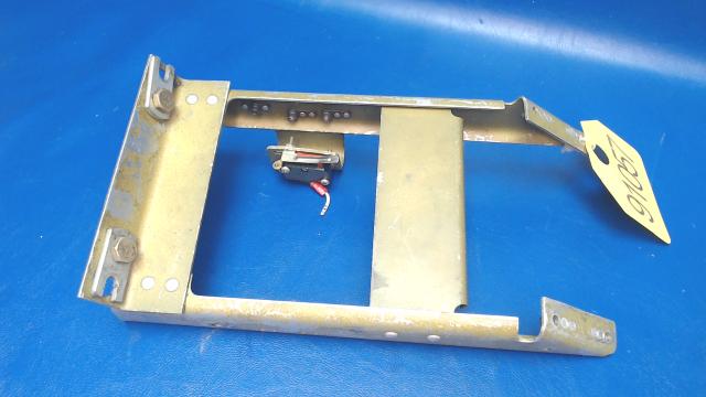 37584-00 Piper - Mount - Engine Controls