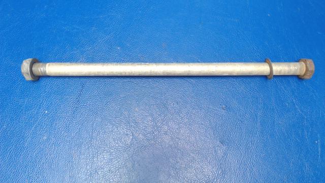 401 456 Piper - Bolt - Nose Gear Axle (AN6-76A) 3/8 by 8.20