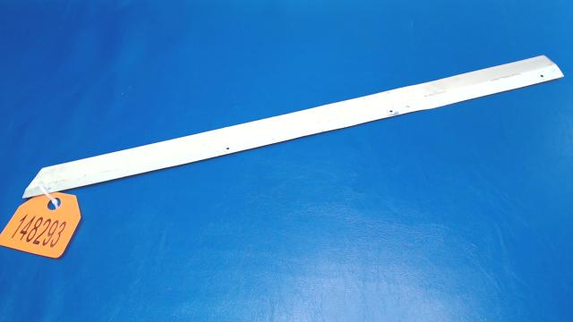 63071-04 Piper - RETAINER Rear window top left