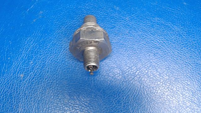 453 124 Piper - VALVE - Air valve (AN812-1)