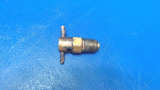 492 022 Piper - Valve - Fuel Drain (CCA-1550)