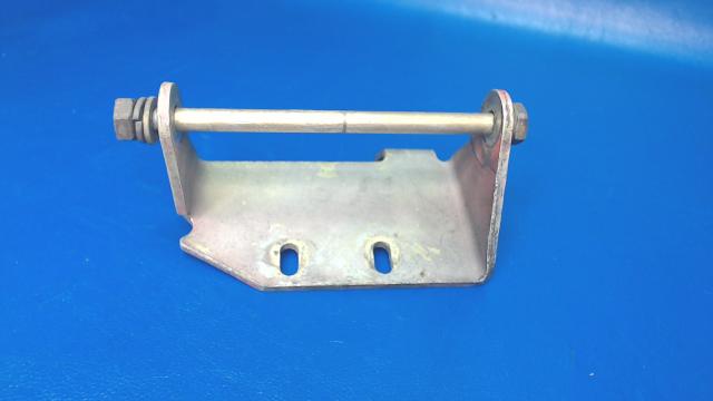 453 452 Piper - Bracket - Brush Block Mounting (4E2032)