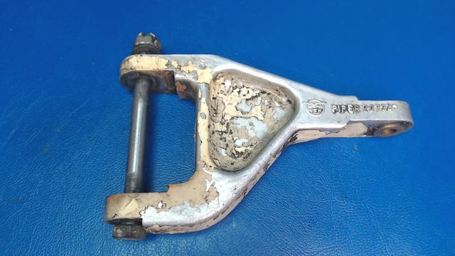 20735-05 Piper - LINK ASSEMBLY - Nose gear torque
