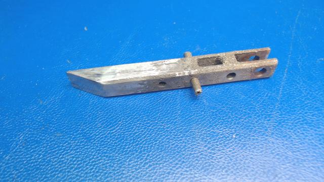 5111545-4 Cessna - Pin - Center Door Latch