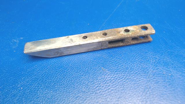 5111545-4 Cessna - Pin - Center Door Latch