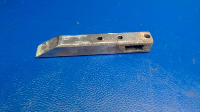 5111545-5 Cessna - PIN - LWR LATCH