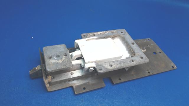 0413387-3 Cessna - Latch - LH Cabin Door
