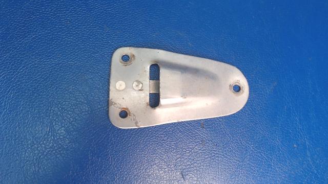 0812339-1 Cessna - SOCKET - ARMREST