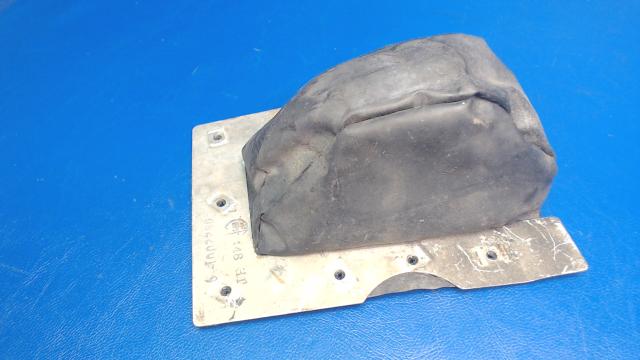 0822001-3 Cessna - HINGE COVER- MAIN GEAR DOOR