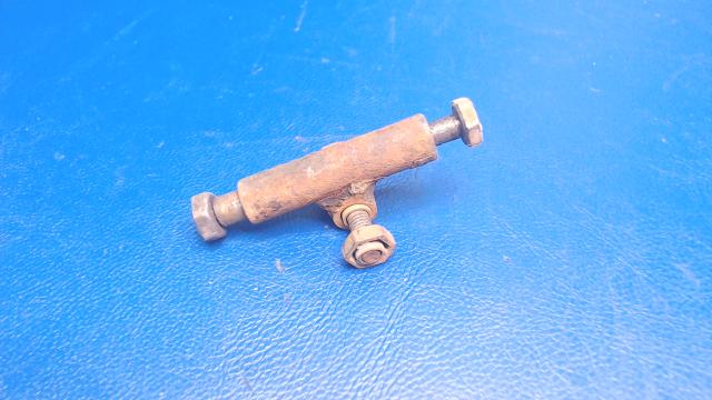 37511-15 Piper - TRUNNION- Cowl flap acutation