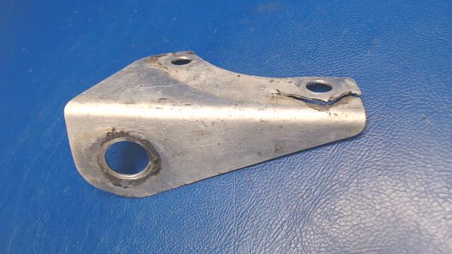 5155129-2 Cessna - Bracket - Oil Pressure Line (Cracked)