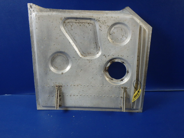 0826002-200 Cessna - DOOR ASSY-LH WHEEL WELL