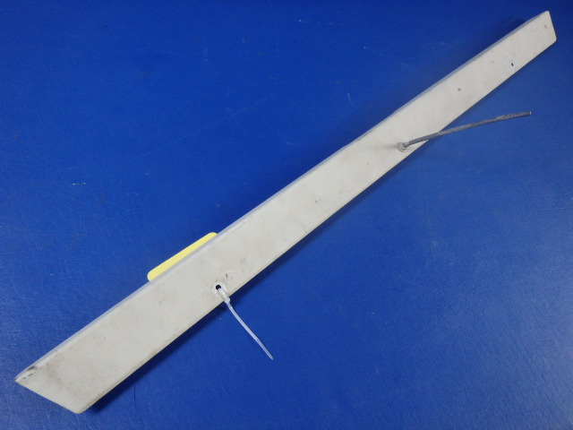 0414018-4 Cessna - RETAINER-HEADLINER