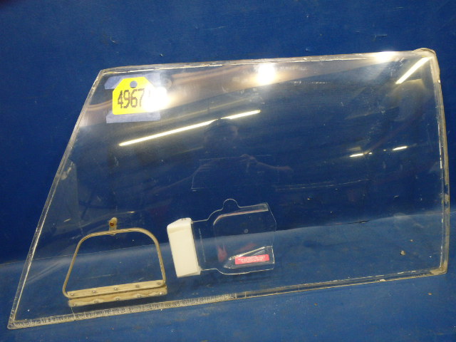 65826-02 Piper - WINDOW LEFT W/STORM WINDOW AND KOOL SCOOP (Cracked See Details)