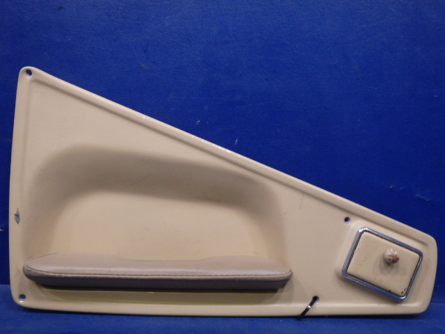 68484-00 Piper - PAN - Armrest w/Pad &amp; Ash Tray
