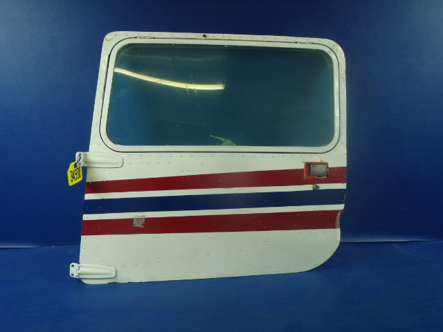 0417008-21 Cessna - DOOR - CABIN LH (dented see details)