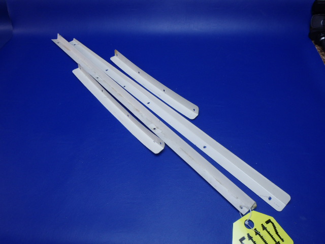 NPN Piper - RH Retainer Set For Middle Window