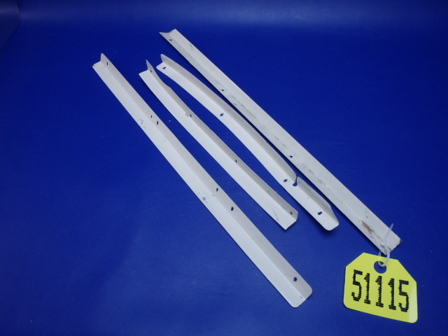 NPN Piper - Retainer Set For RH Front Window