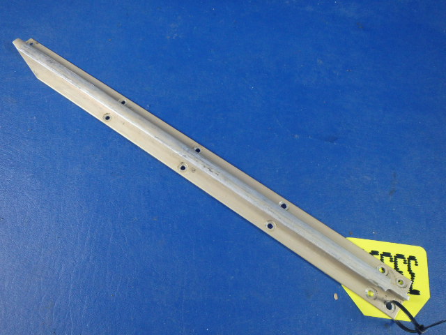 0410235-2 Cessna - SEAT RAIL- RH OUTBOARD