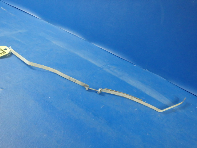 0426512 Cessna - STRAP-FUEL TANK INBOARD / OUTBOARD ( 2 straps)