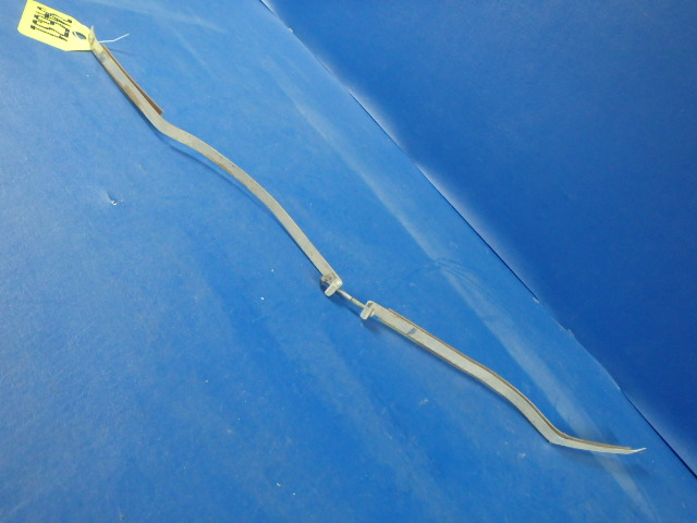0426512 Cessna - STRAP-FUEL TANK INBOARD / OUTBOARD ( 2 straps)